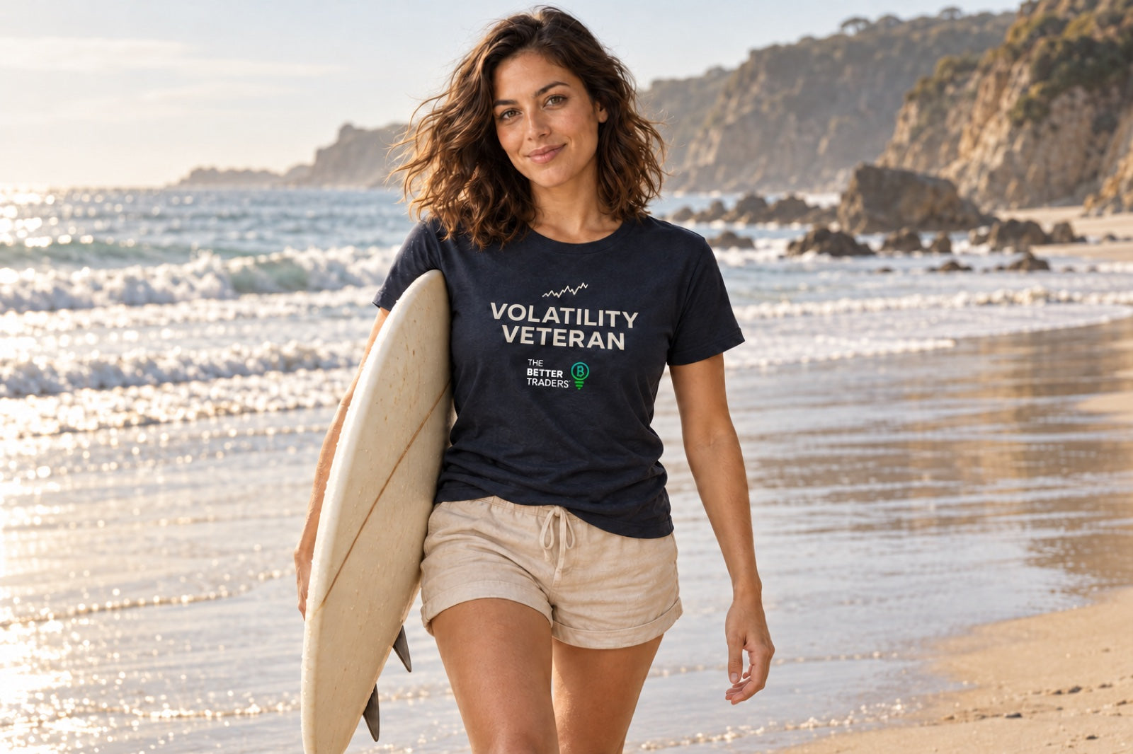 Visuel généré par IA : une femme porte le t-shirt Volatility Veteran bleu marine et une planche de surf sur la plage